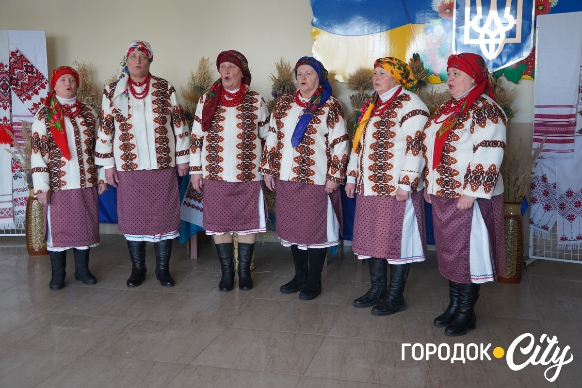 «Різдвяний передзвін» об’єднав покоління: у Городку звучали старовинні та сучасні колядки