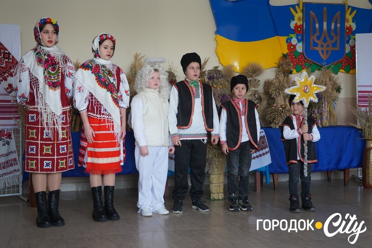 «Різдвяний передзвін» об’єднав покоління: у Городку звучали старовинні та сучасні колядки