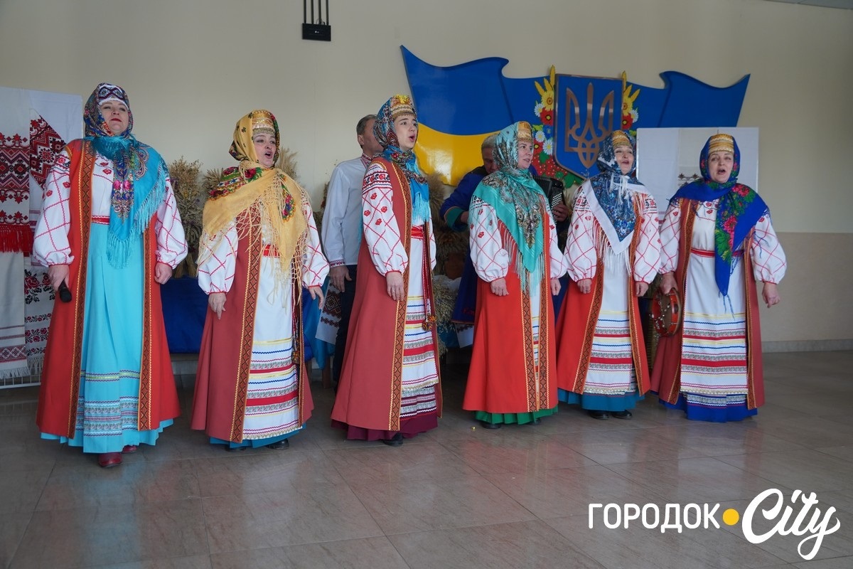 «Різдвяний передзвін» об’єднав покоління: у Городку звучали старовинні та сучасні колядки