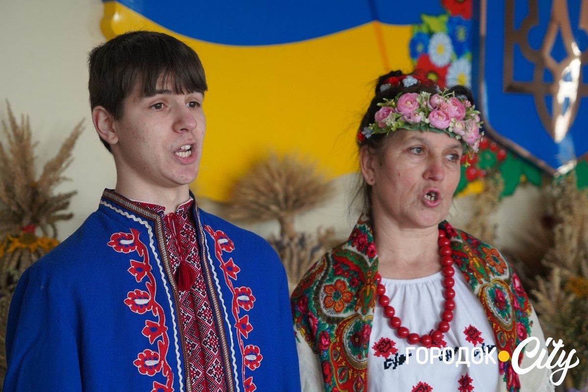 «Різдвяний передзвін» об’єднав покоління: у Городку звучали старовинні та сучасні колядки