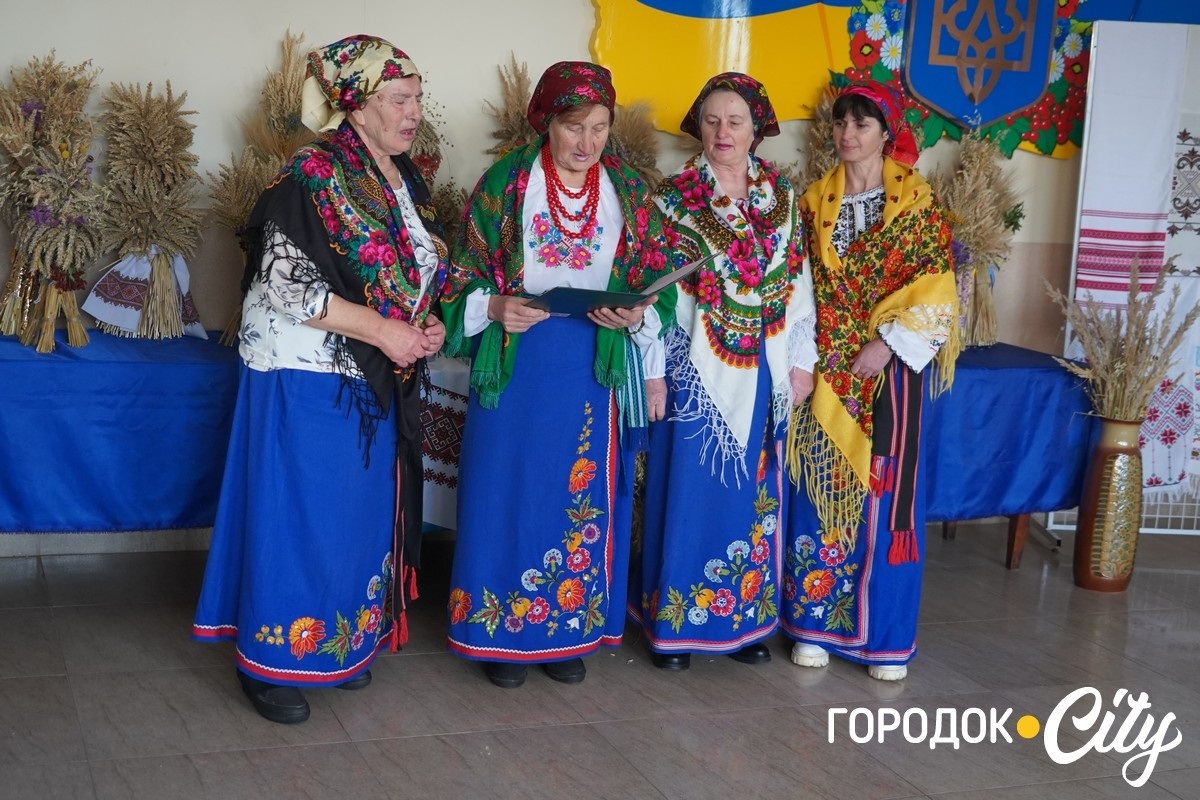 «Різдвяний передзвін» об’єднав покоління: у Городку звучали старовинні та сучасні колядки