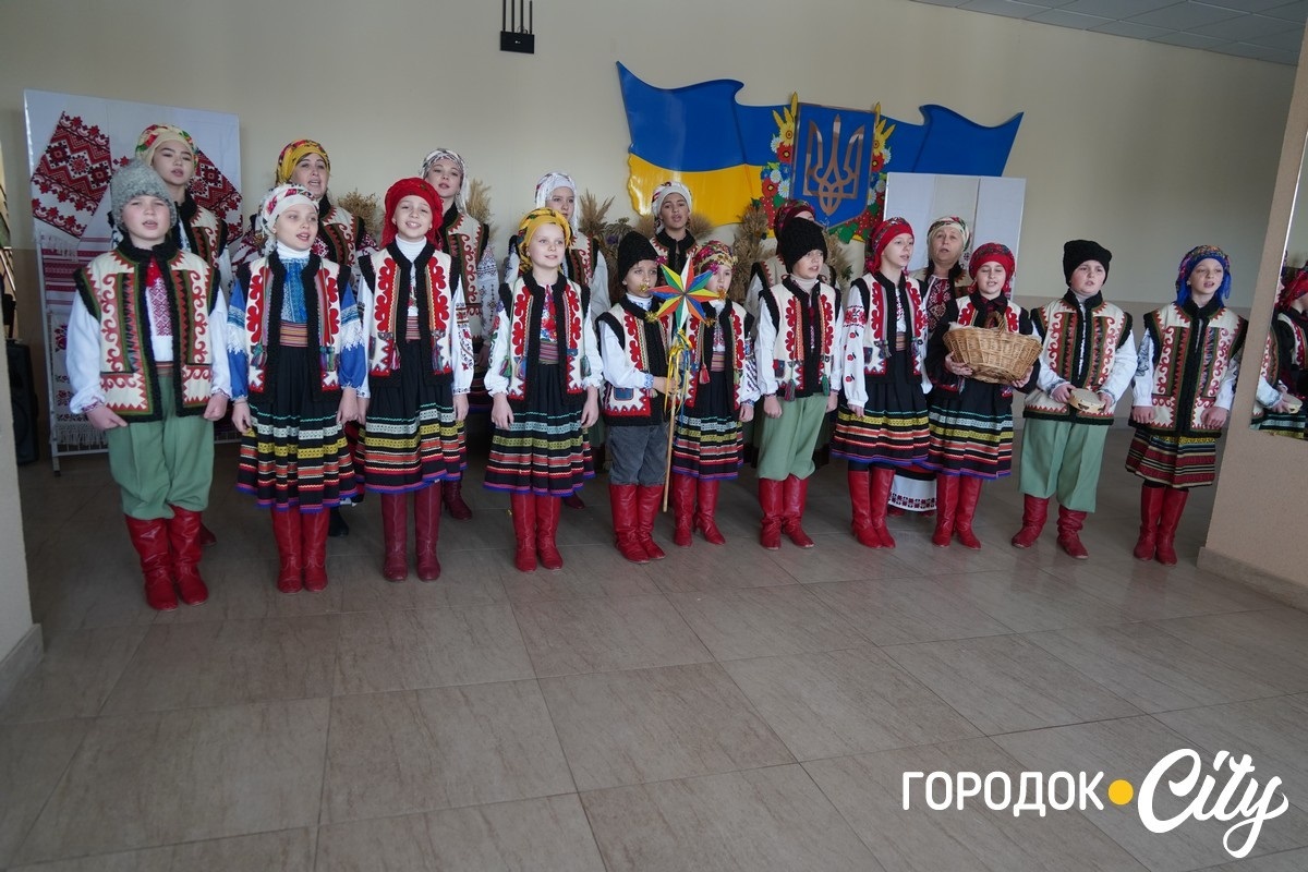 «Різдвяний передзвін» об’єднав покоління: у Городку звучали старовинні та сучасні колядки