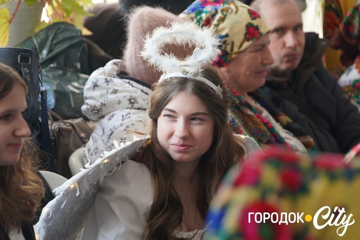 «Різдвяний передзвін» об’єднав покоління: у Городку звучали старовинні та сучасні колядки