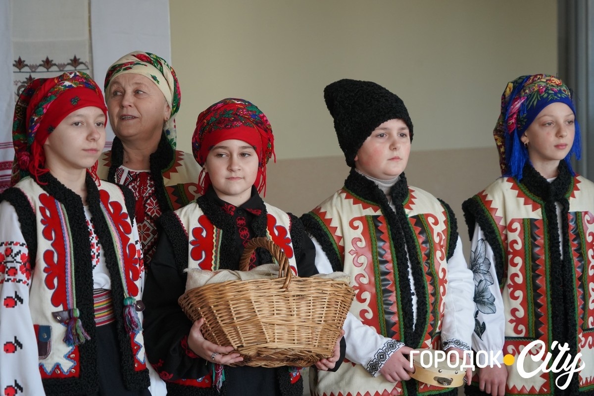 «Різдвяний передзвін» об’єднав покоління: у Городку звучали старовинні та сучасні колядки