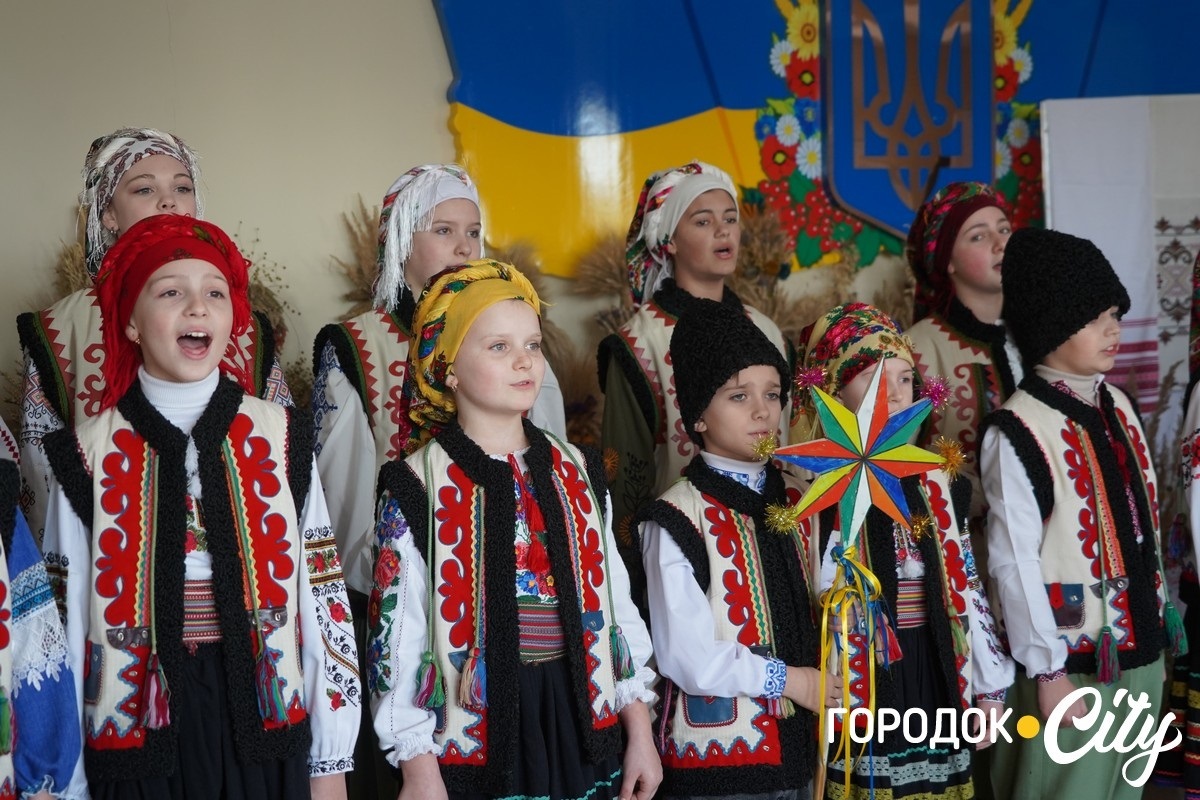 «Різдвяний передзвін» об’єднав покоління: у Городку звучали старовинні та сучасні колядки