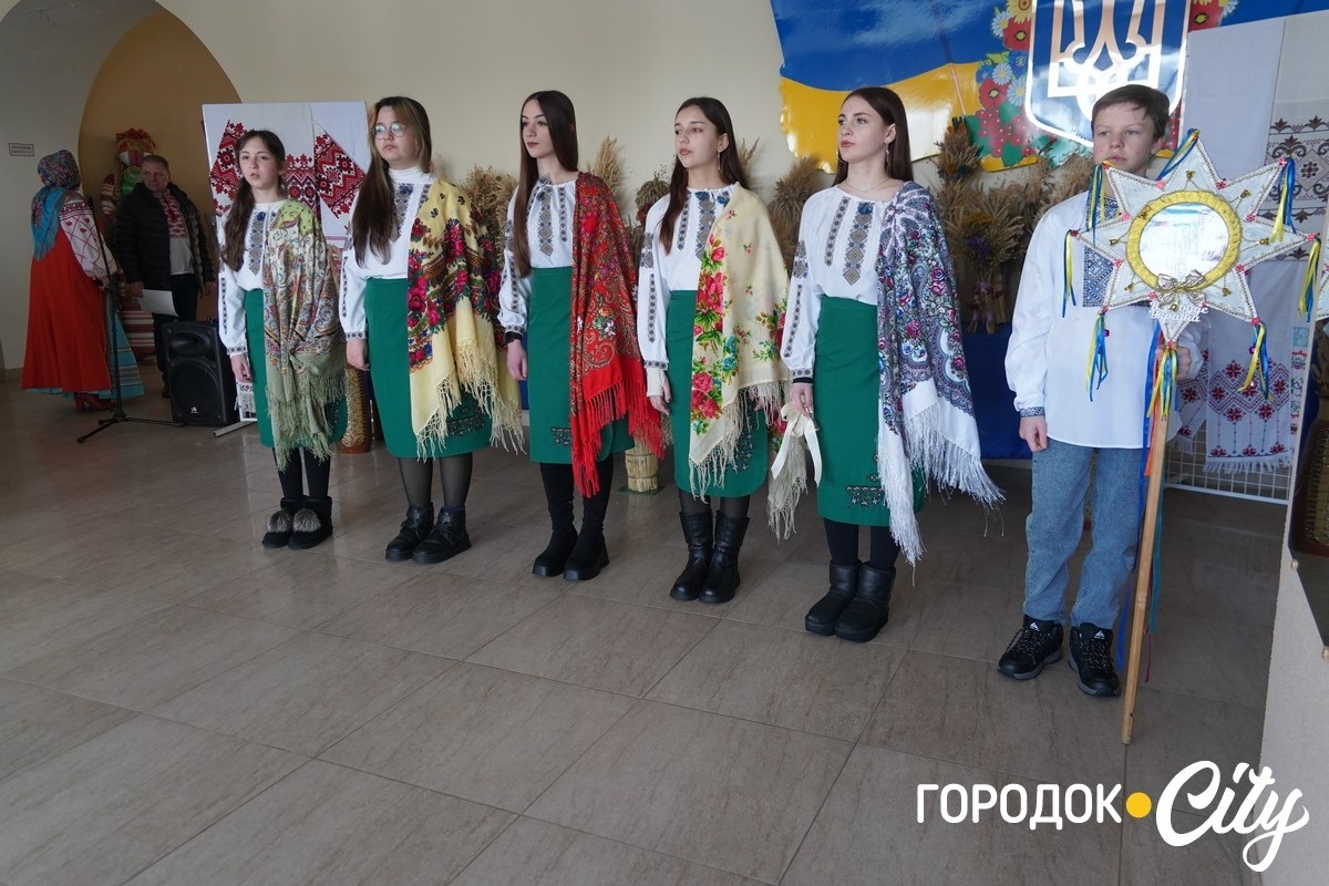 «Різдвяний передзвін» об’єднав покоління: у Городку звучали старовинні та сучасні колядки