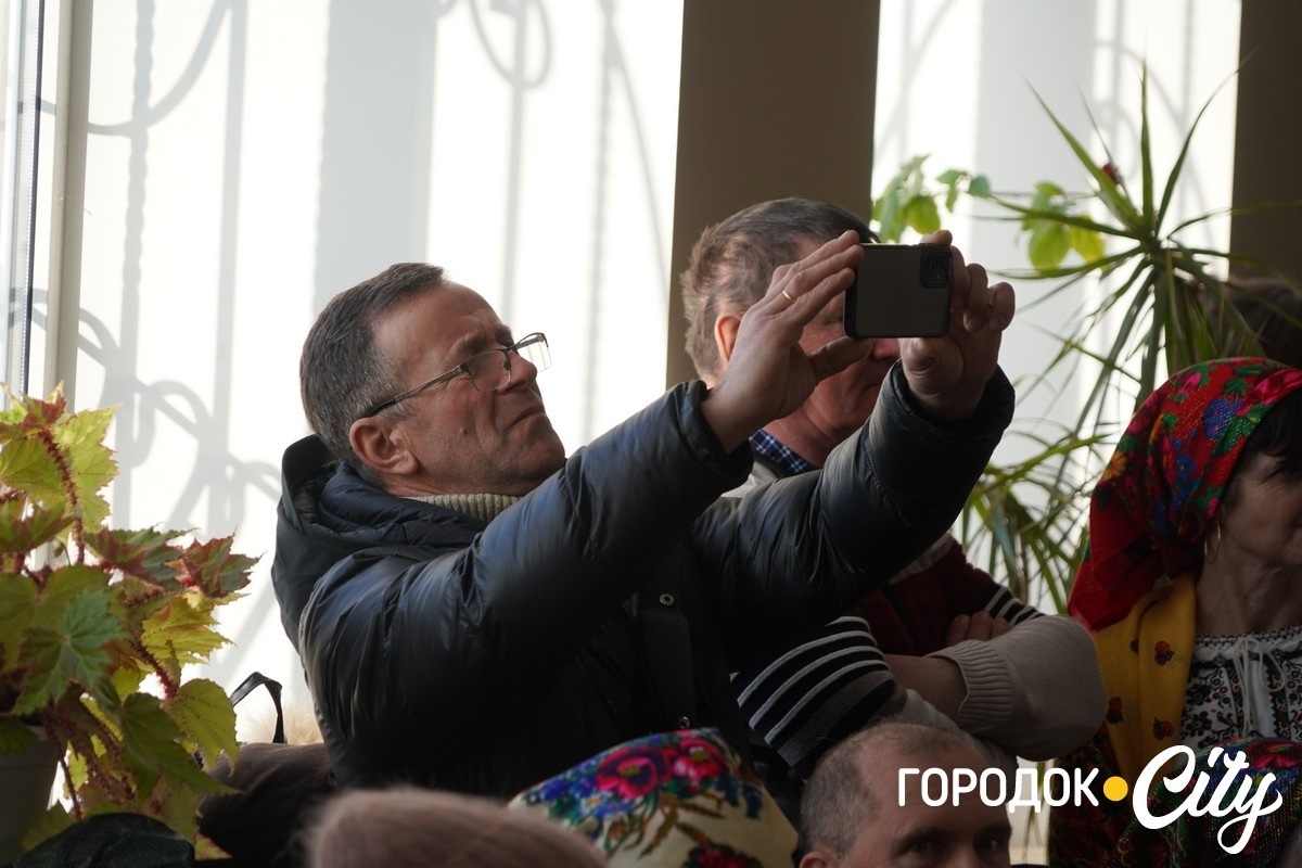 «Різдвяний передзвін» об’єднав покоління: у Городку звучали старовинні та сучасні колядки