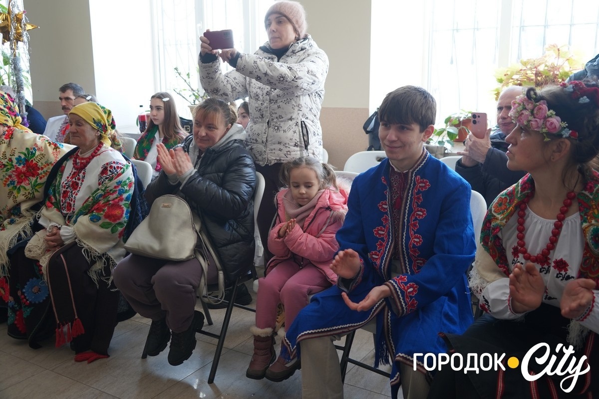 «Різдвяний передзвін» об’єднав покоління: у Городку звучали старовинні та сучасні колядки