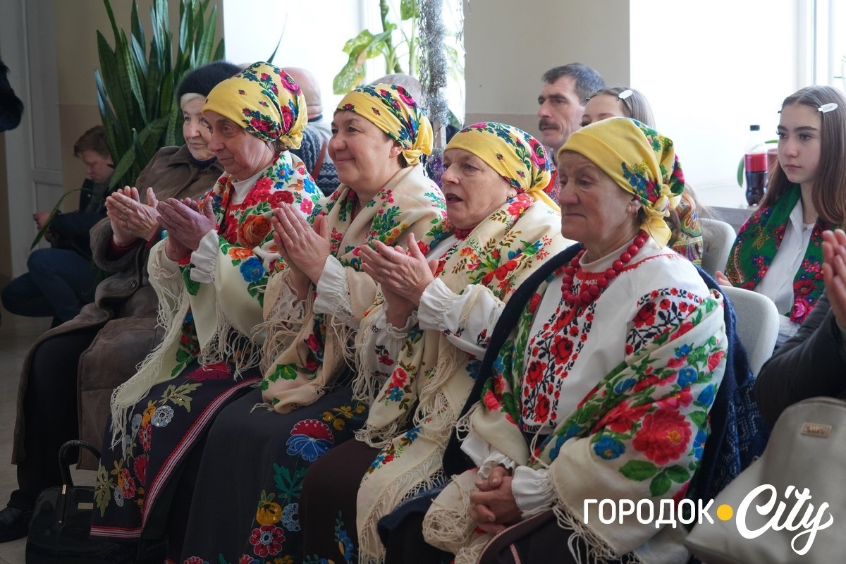 «Різдвяний передзвін» об’єднав покоління: у Городку звучали старовинні та сучасні колядки