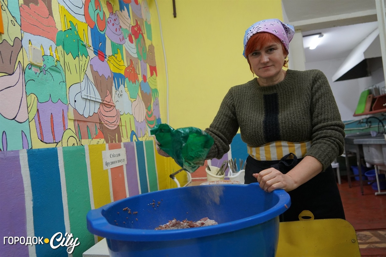 «Банка каші з рідної школи в окопі»: як Городоцький ліцей №1 підтримує своїх випускників на фронті