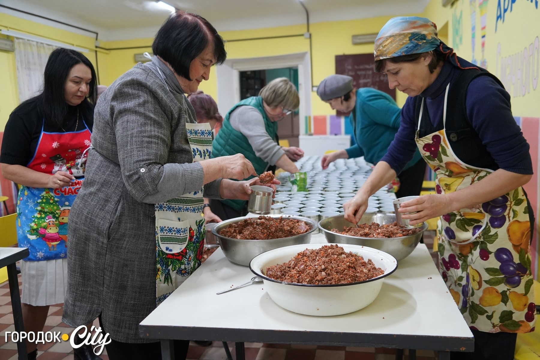«Банка каші з рідної школи в окопі»: як Городоцький ліцей №1 підтримує своїх випускників на фронті