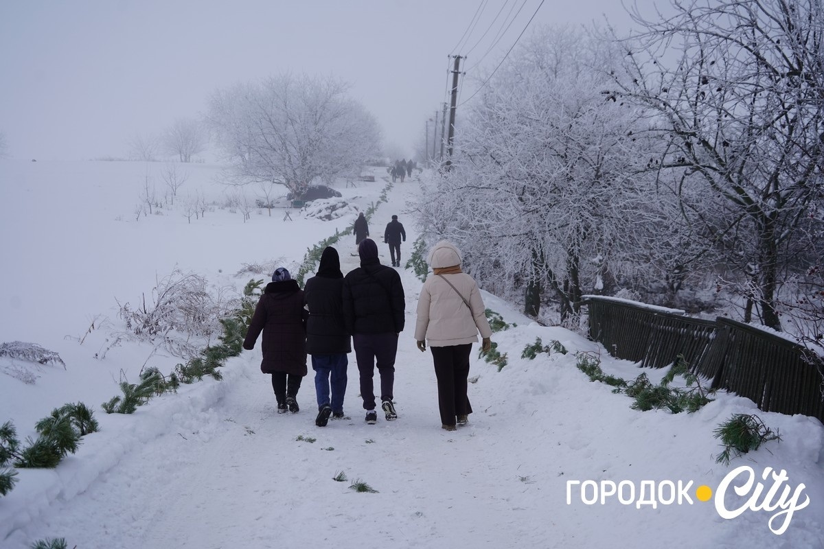 Обірвана молодість. Городоччина попрощалася з молодим Героєм Денисом Мостовим