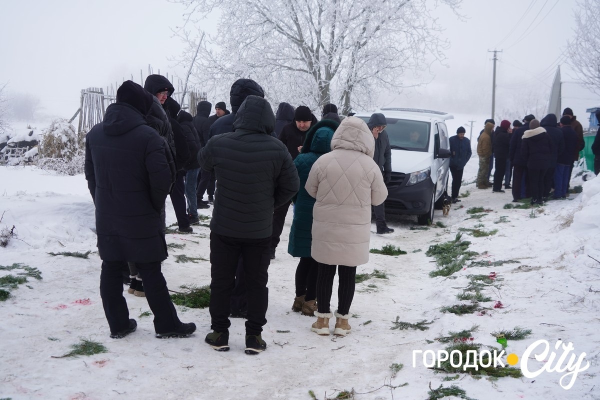Обірвана молодість. Городоччина попрощалася з молодим Героєм Денисом Мостовим