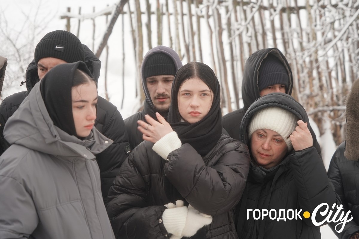 Обірвана молодість. Городоччина попрощалася з молодим Героєм Денисом Мостовим