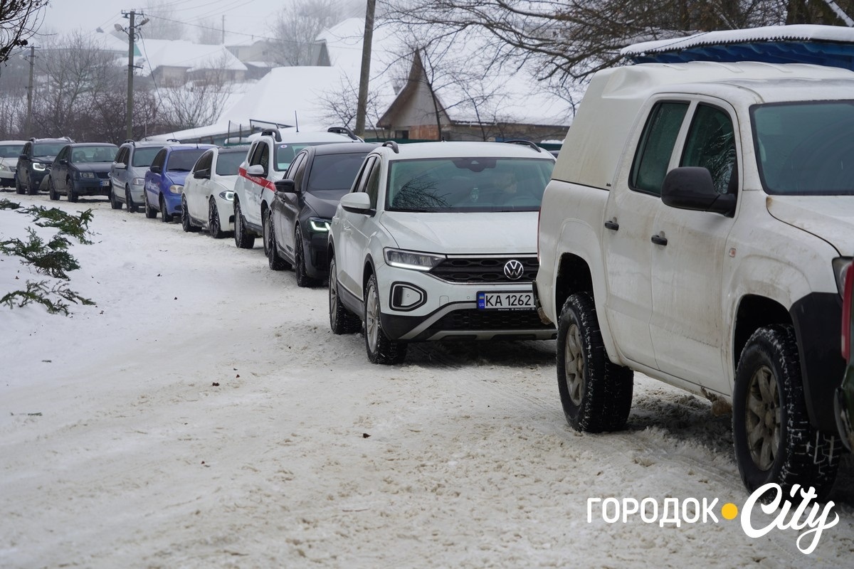 Обірвана молодість. Городоччина попрощалася з молодим Героєм Денисом Мостовим