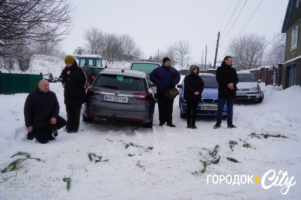 Обірвана молодість. Городоччина попрощалася з молодим Героєм Денисом Мостовим