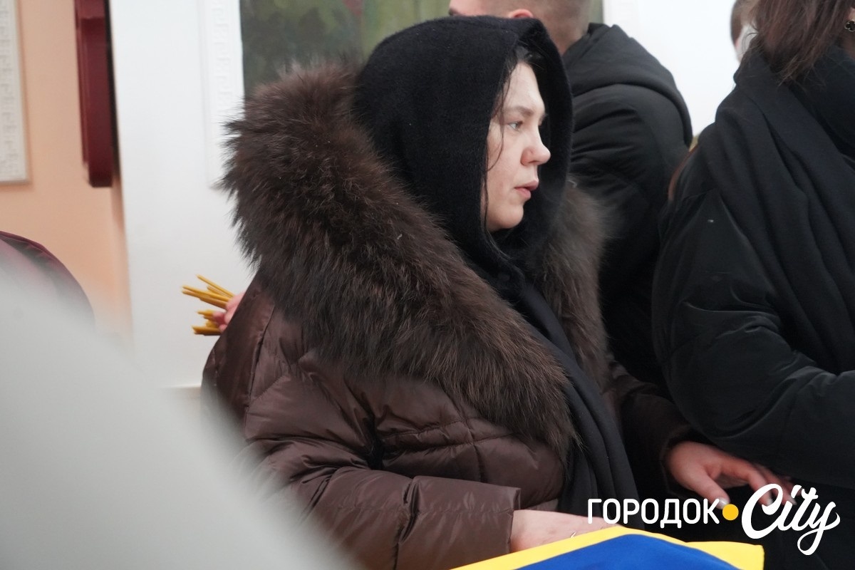 Обірвана молодість. Городоччина попрощалася з молодим Героєм Денисом Мостовим