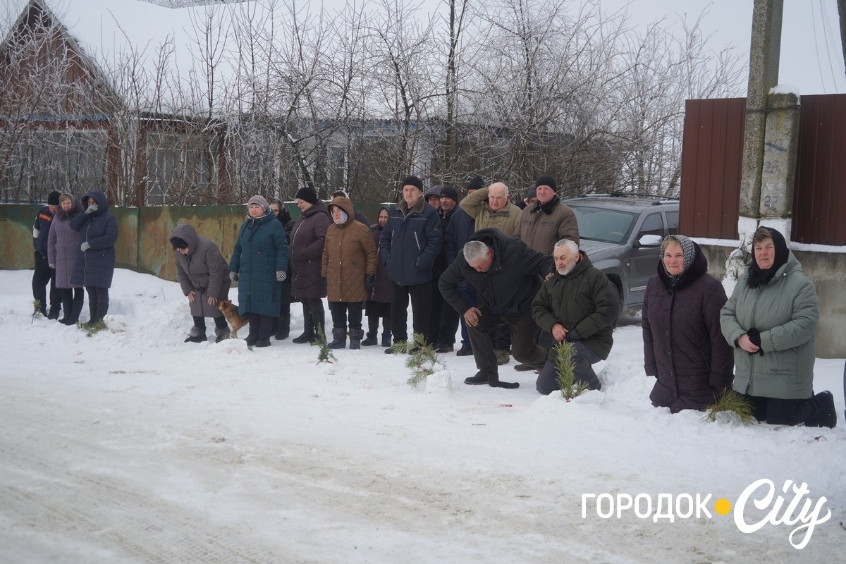 Обірвана молодість. Городоччина попрощалася з молодим Героєм Денисом Мостовим