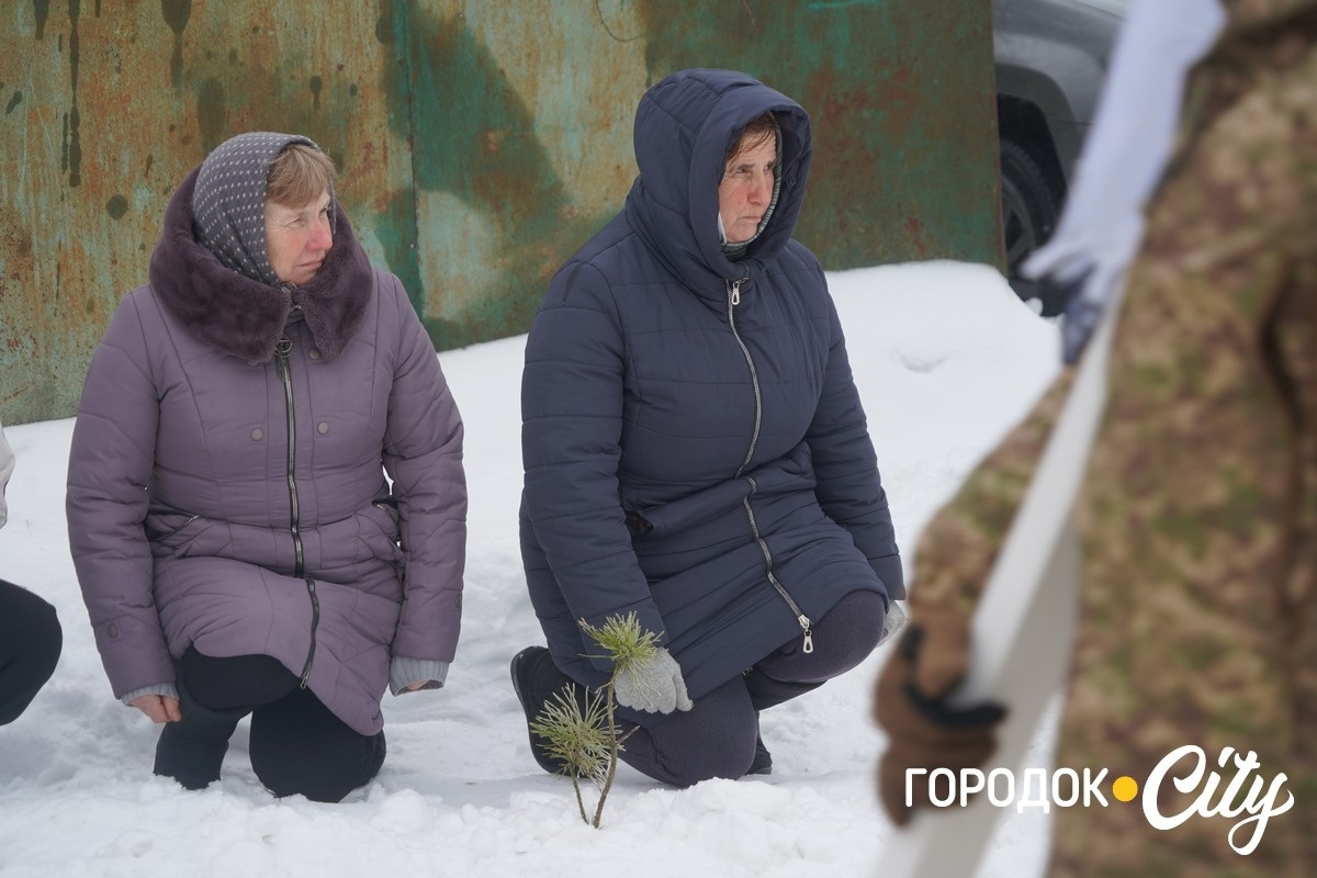 Обірвана молодість. Городоччина попрощалася з молодим Героєм Денисом Мостовим