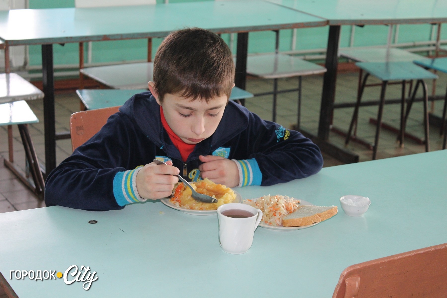 Шкільне харчування у 2016 році: як годували учнів 10 років тому