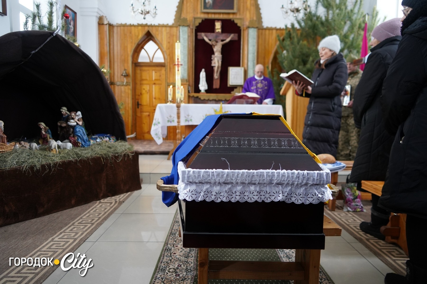 «Дорога була встелена калиною»: Підлісний Олексинець попрощався з Героєм Володимиром Дубовкою