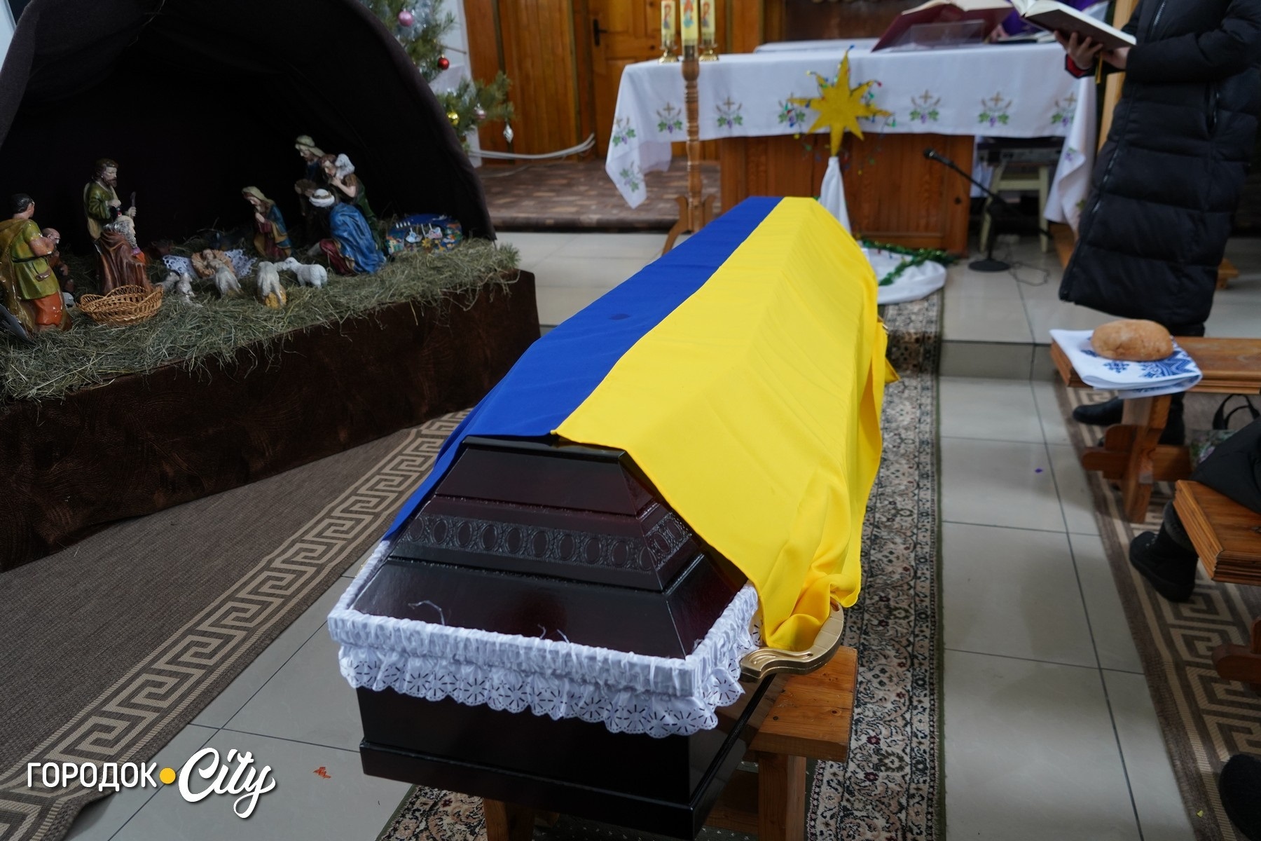 «Дорога була встелена калиною»: Підлісний Олексинець попрощався з Героєм Володимиром Дубовкою