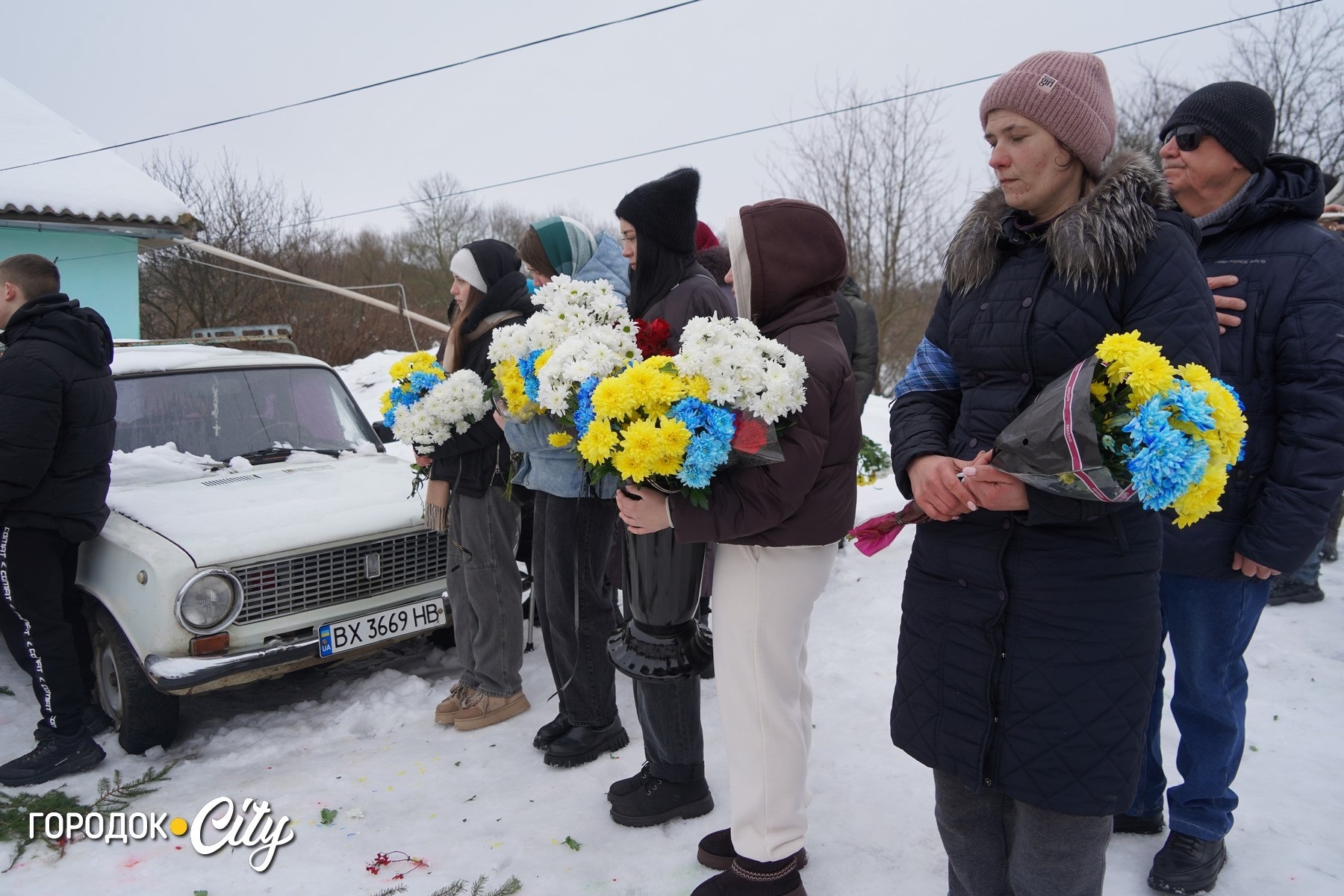 «Дорога була встелена калиною»: Підлісний Олексинець попрощався з Героєм Володимиром Дубовкою