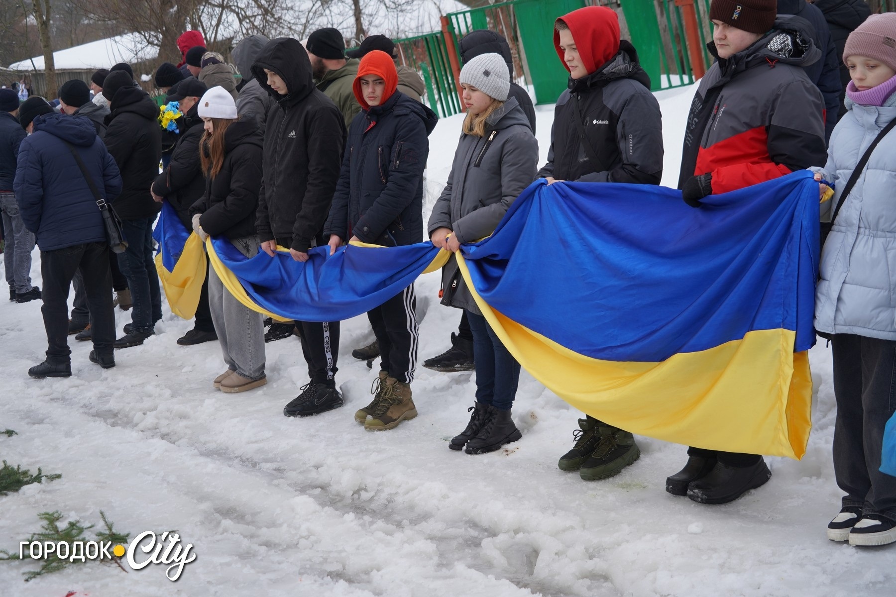 «Дорога була встелена калиною»: Підлісний Олексинець попрощався з Героєм Володимиром Дубовкою