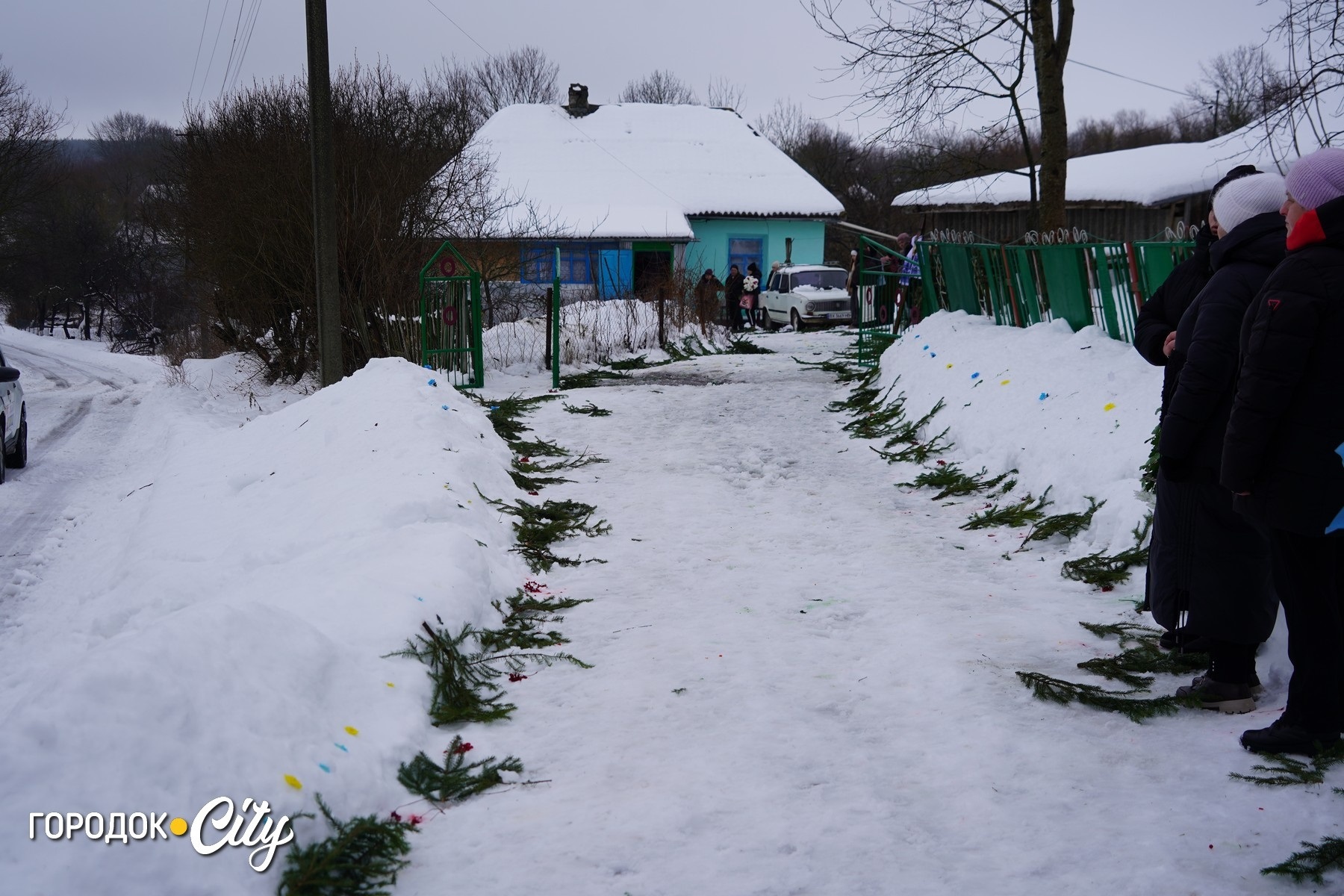 «Дорога була встелена калиною»: Підлісний Олексинець попрощався з Героєм Володимиром Дубовкою