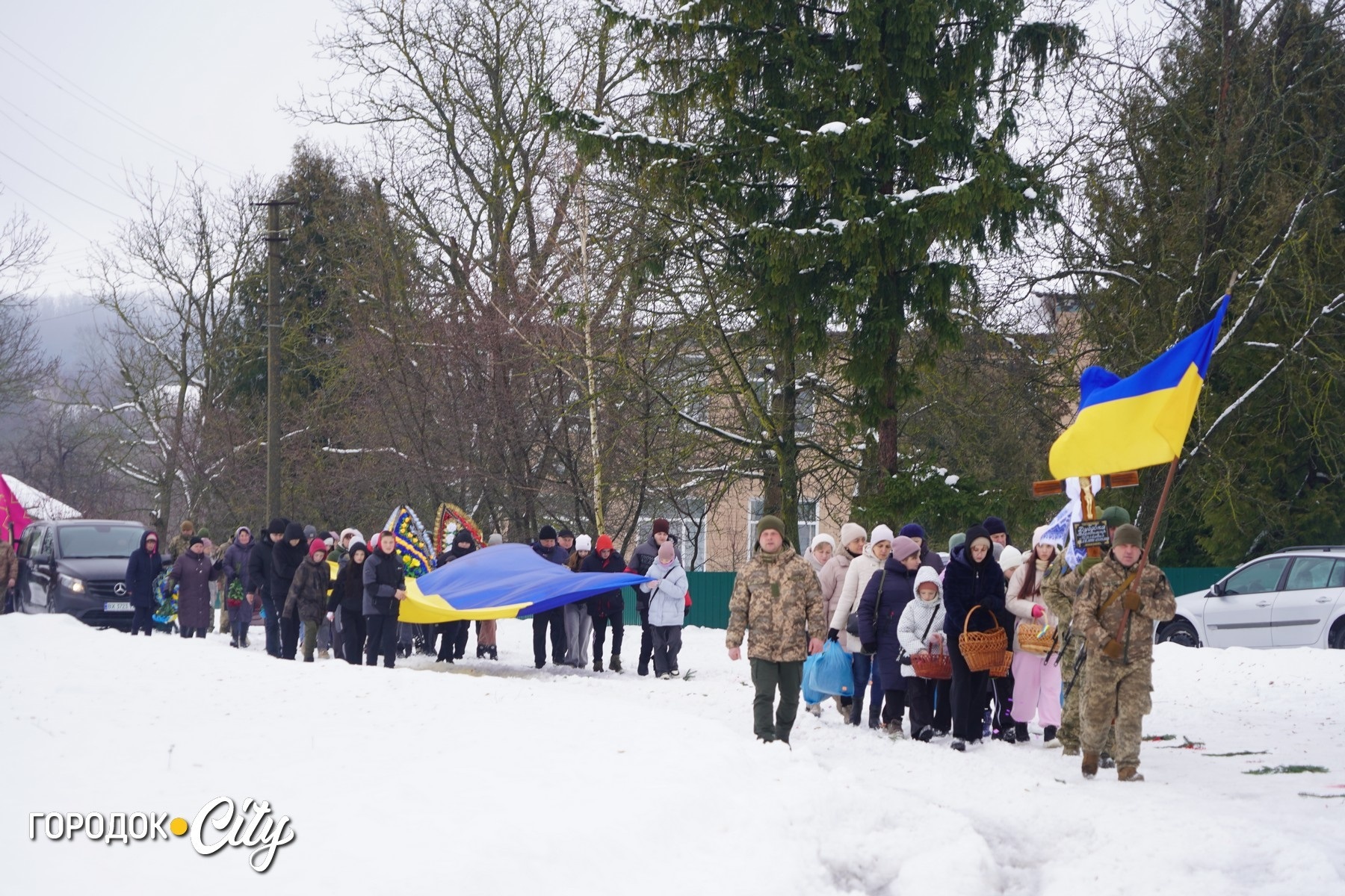 «Дорога була встелена калиною»: Підлісний Олексинець попрощався з Героєм Володимиром Дубовкою