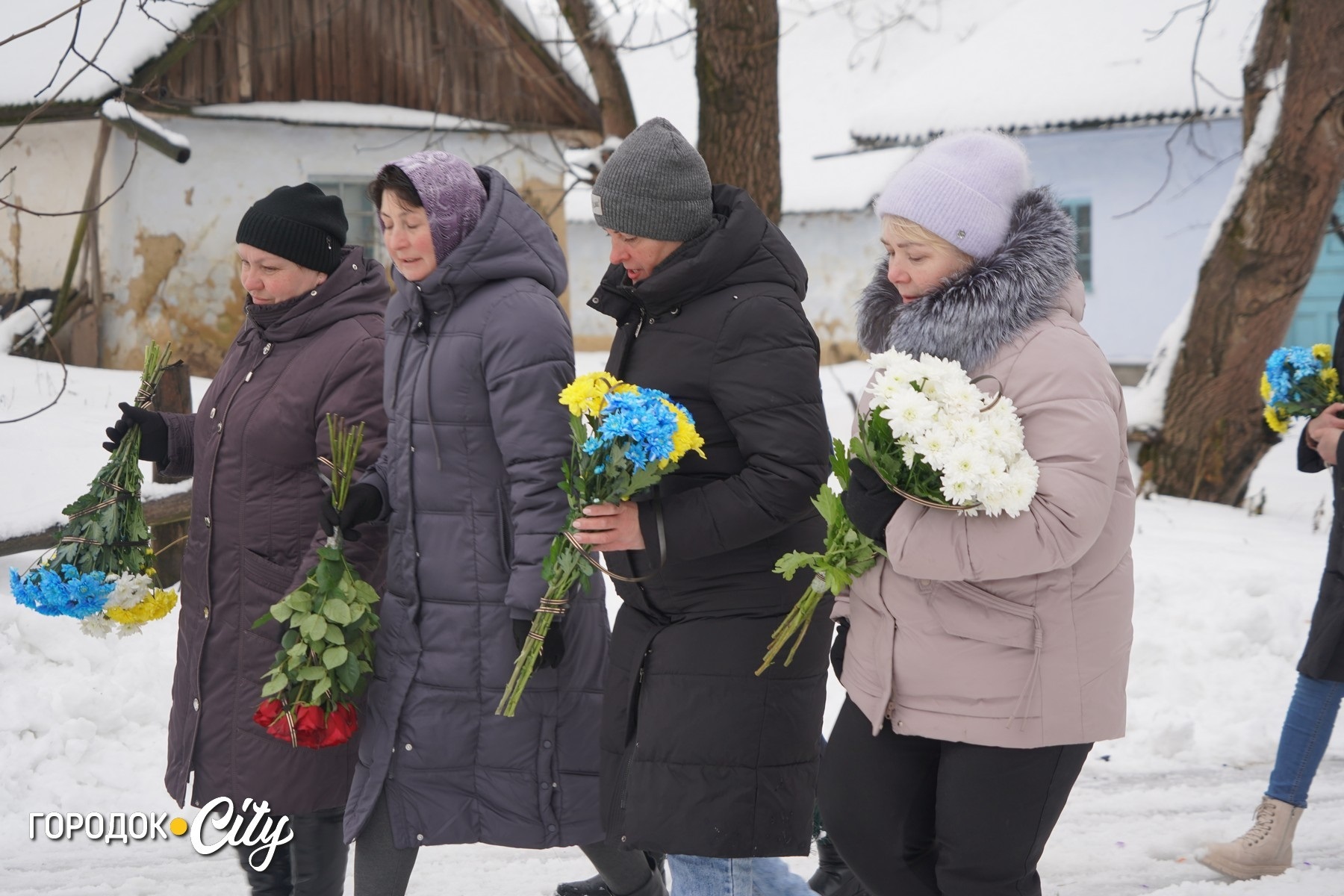 «Дорога була встелена калиною»: Підлісний Олексинець попрощався з Героєм Володимиром Дубовкою