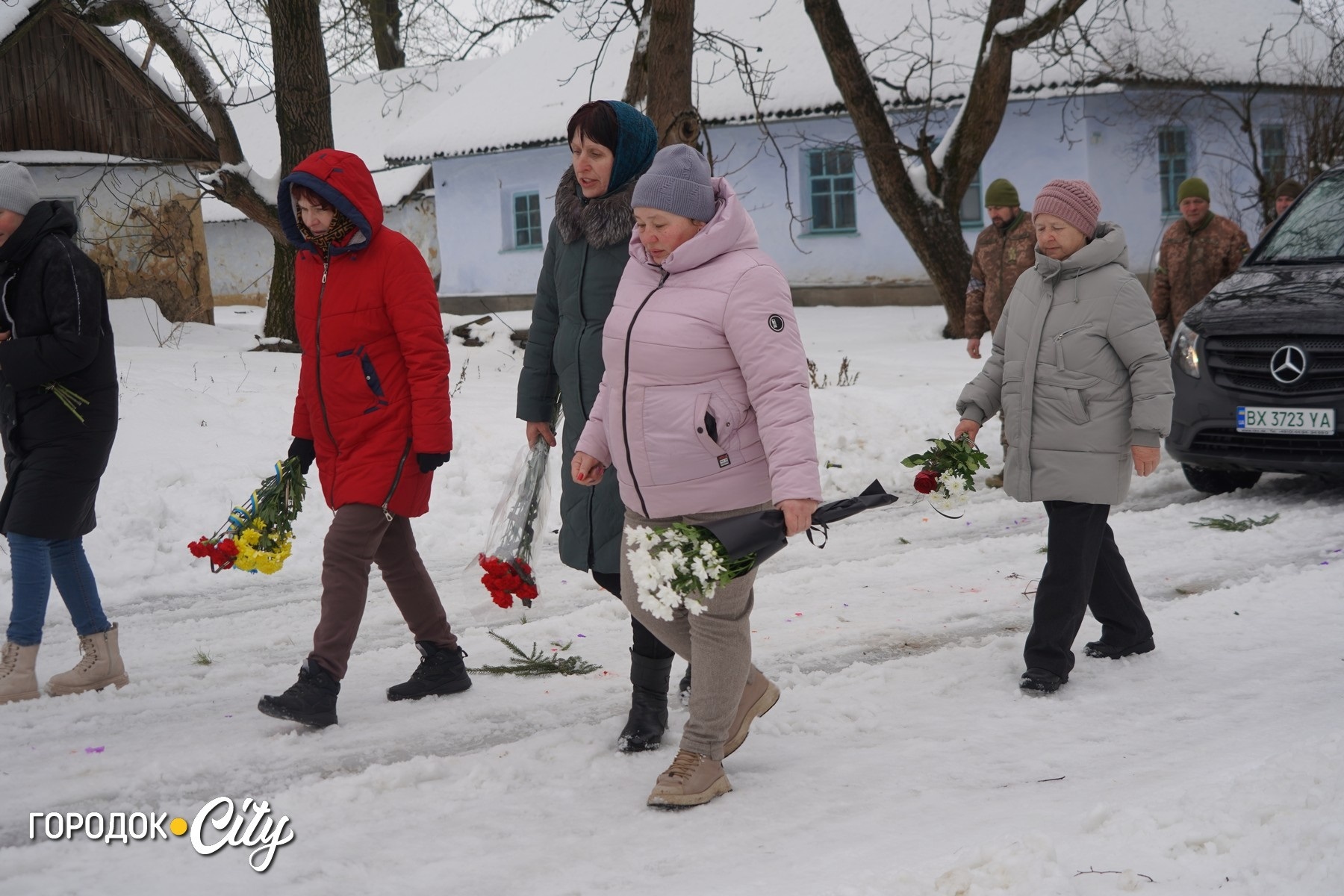 «Дорога була встелена калиною»: Підлісний Олексинець попрощався з Героєм Володимиром Дубовкою