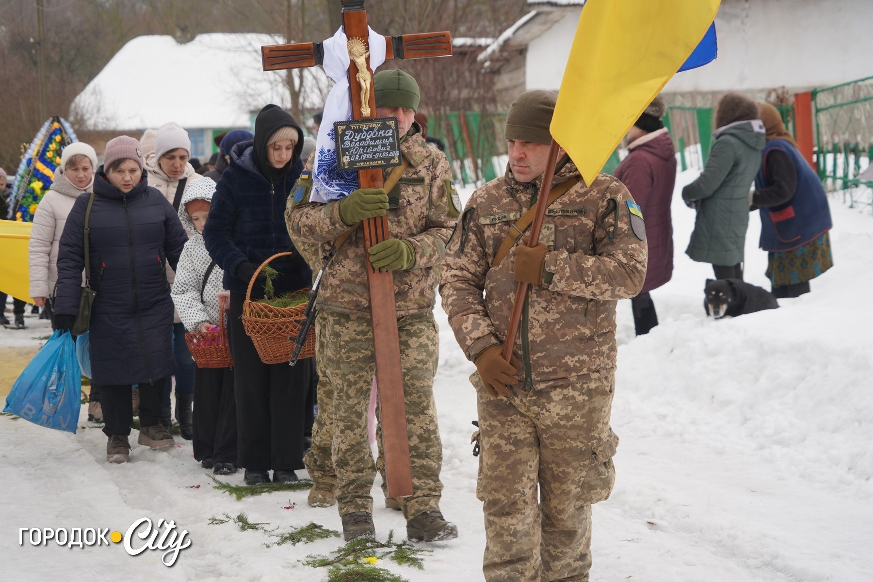 «Дорога була встелена калиною»: Підлісний Олексинець попрощався з Героєм Володимиром Дубовкою