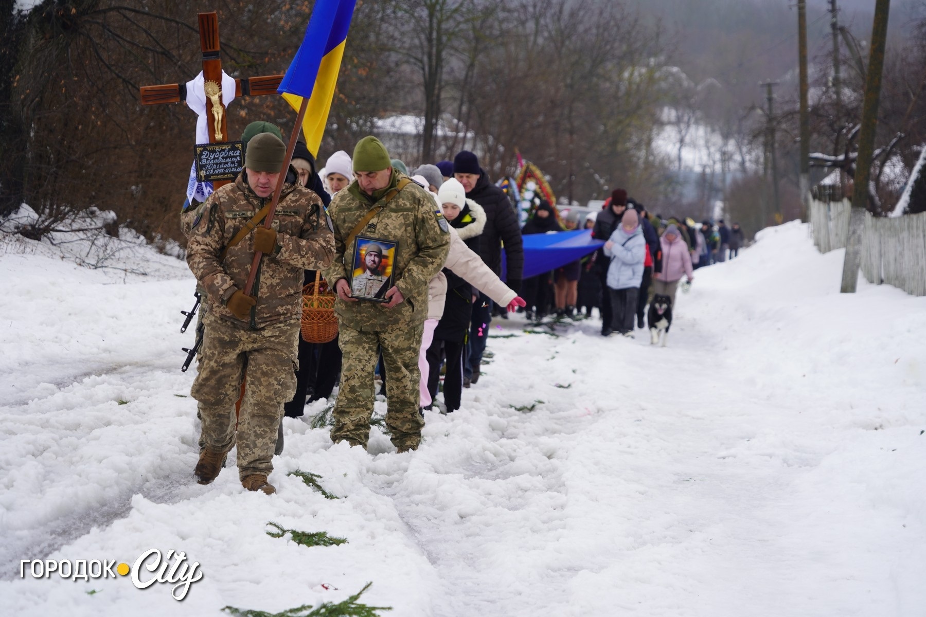 «Дорога була встелена калиною»: Підлісний Олексинець попрощався з Героєм Володимиром Дубовкою