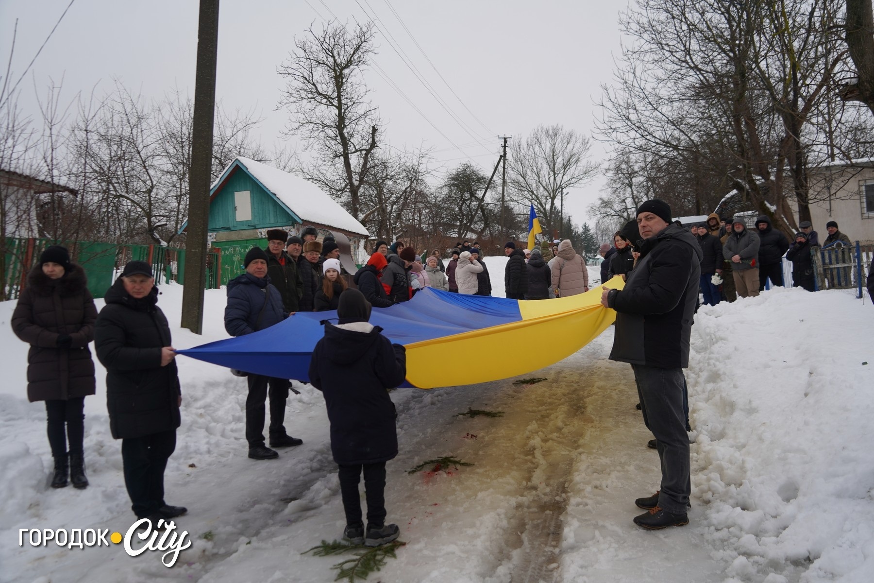 «Дорога була встелена калиною»: Підлісний Олексинець попрощався з Героєм Володимиром Дубовкою