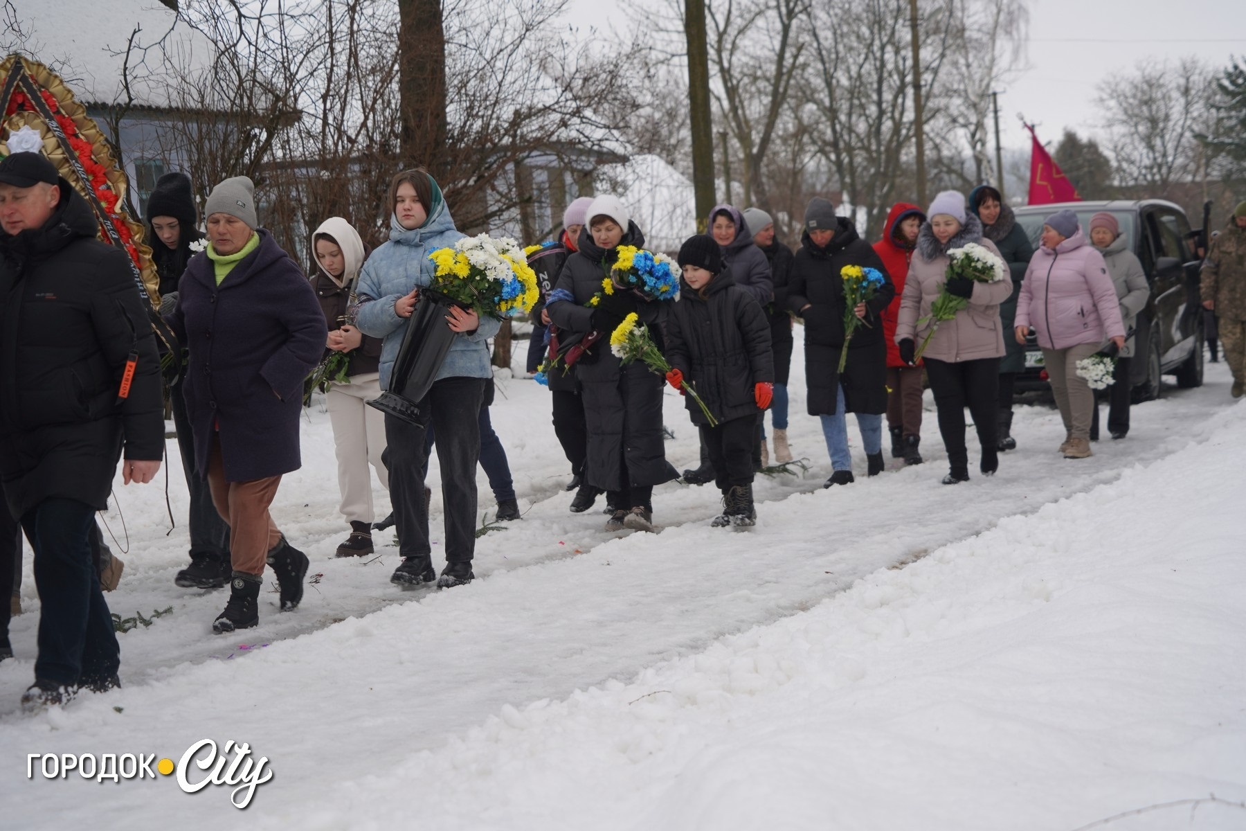 «Дорога була встелена калиною»: Підлісний Олексинець попрощався з Героєм Володимиром Дубовкою