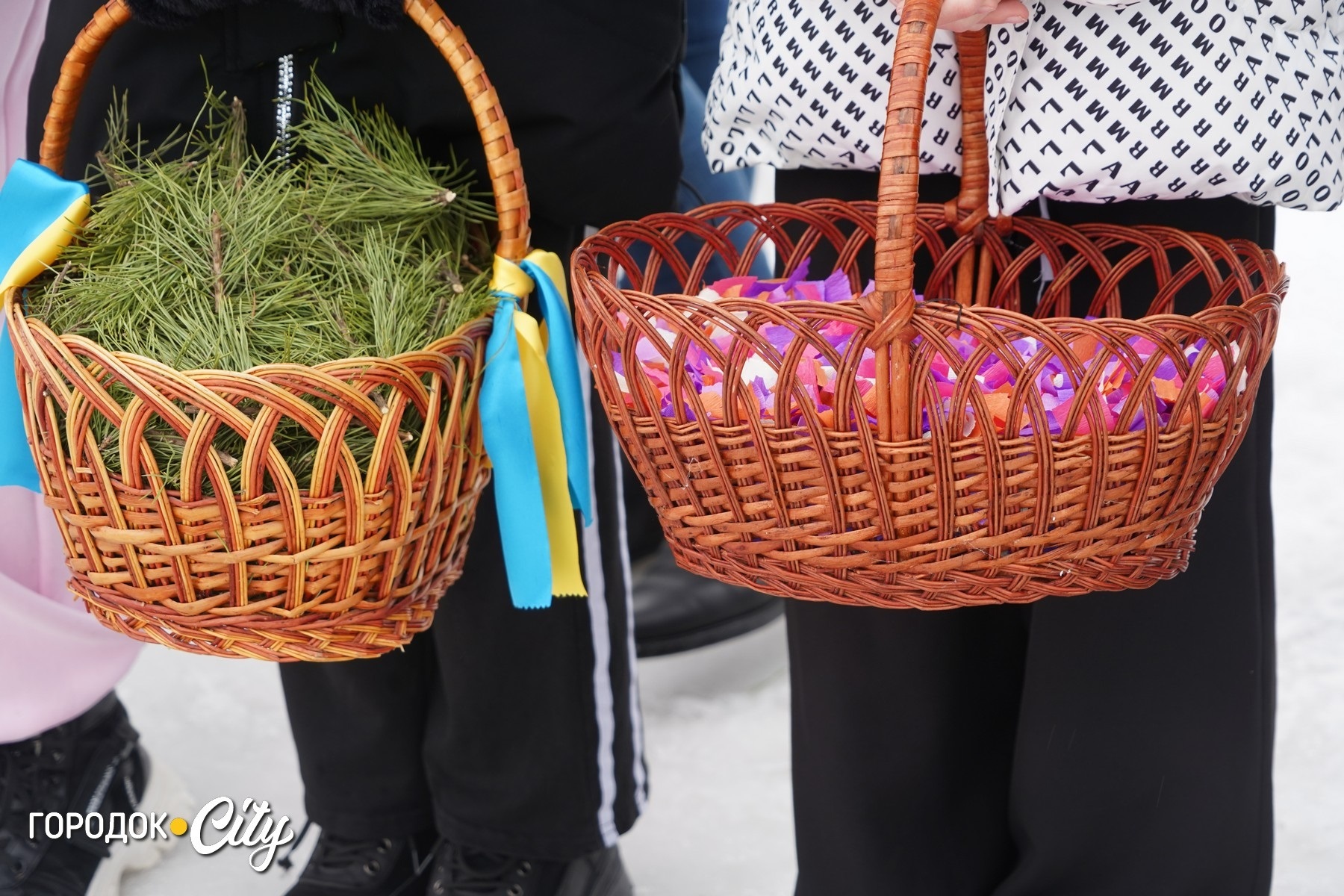 «Дорога була встелена калиною»: Підлісний Олексинець попрощався з Героєм Володимиром Дубовкою