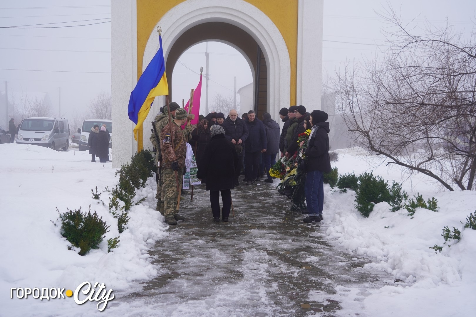 «Була заплакана, ніби відчувала біду»: Городок попрощався з воїном і комунальником Олегом Гриськовим