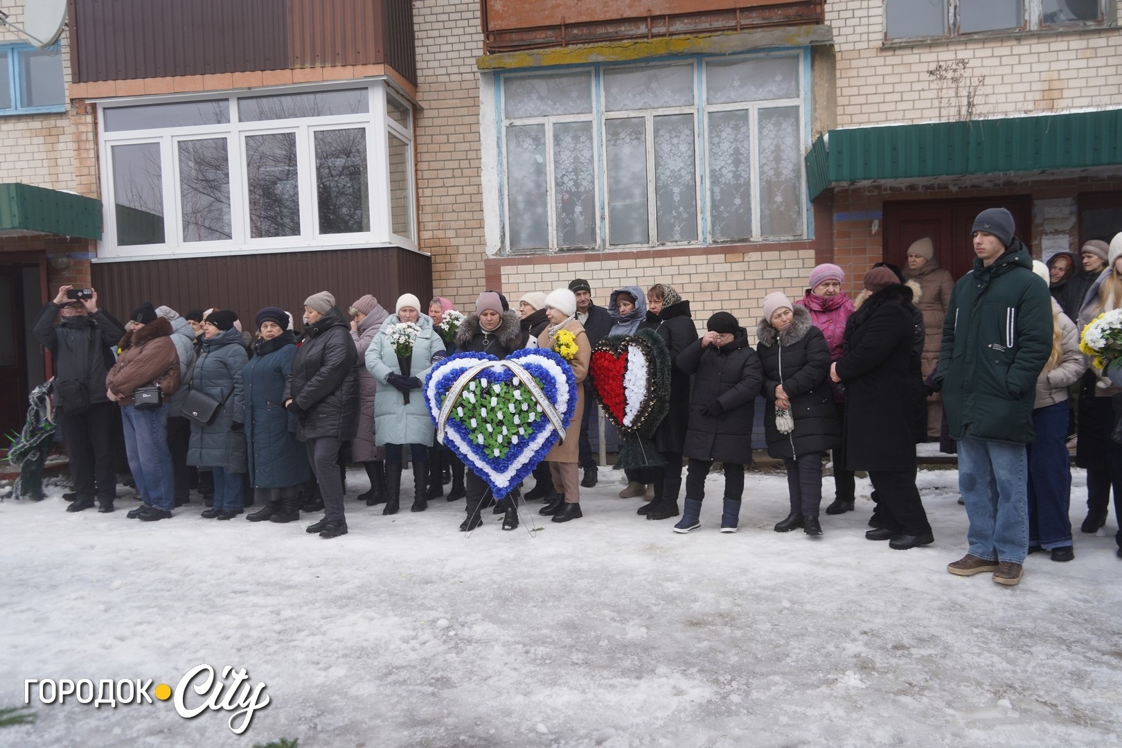 «Була заплакана, ніби відчувала біду»: Городок попрощався з воїном і комунальником Олегом Гриськовим