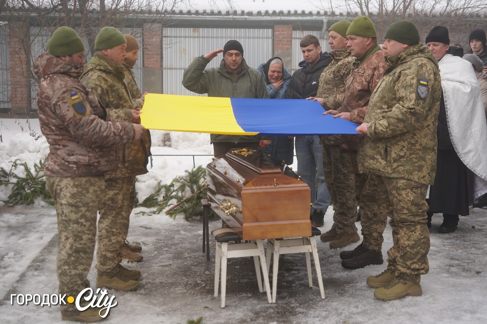 «Була заплакана, ніби відчувала біду»: Городок попрощався з воїном і комунальником Олегом Гриськовим