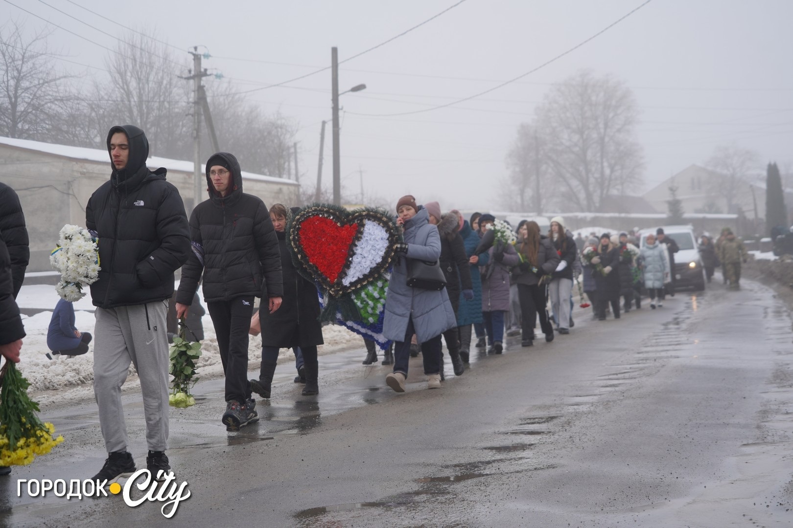 «Була заплакана, ніби відчувала біду»: Городок попрощався з воїном і комунальником Олегом Гриськовим