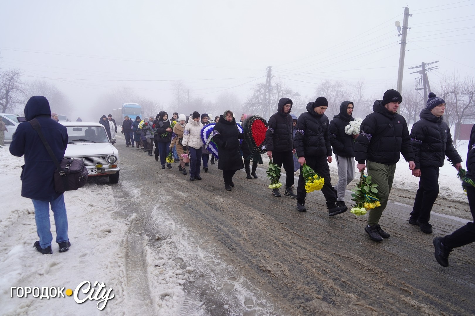 «Була заплакана, ніби відчувала біду»: Городок попрощався з воїном і комунальником Олегом Гриськовим