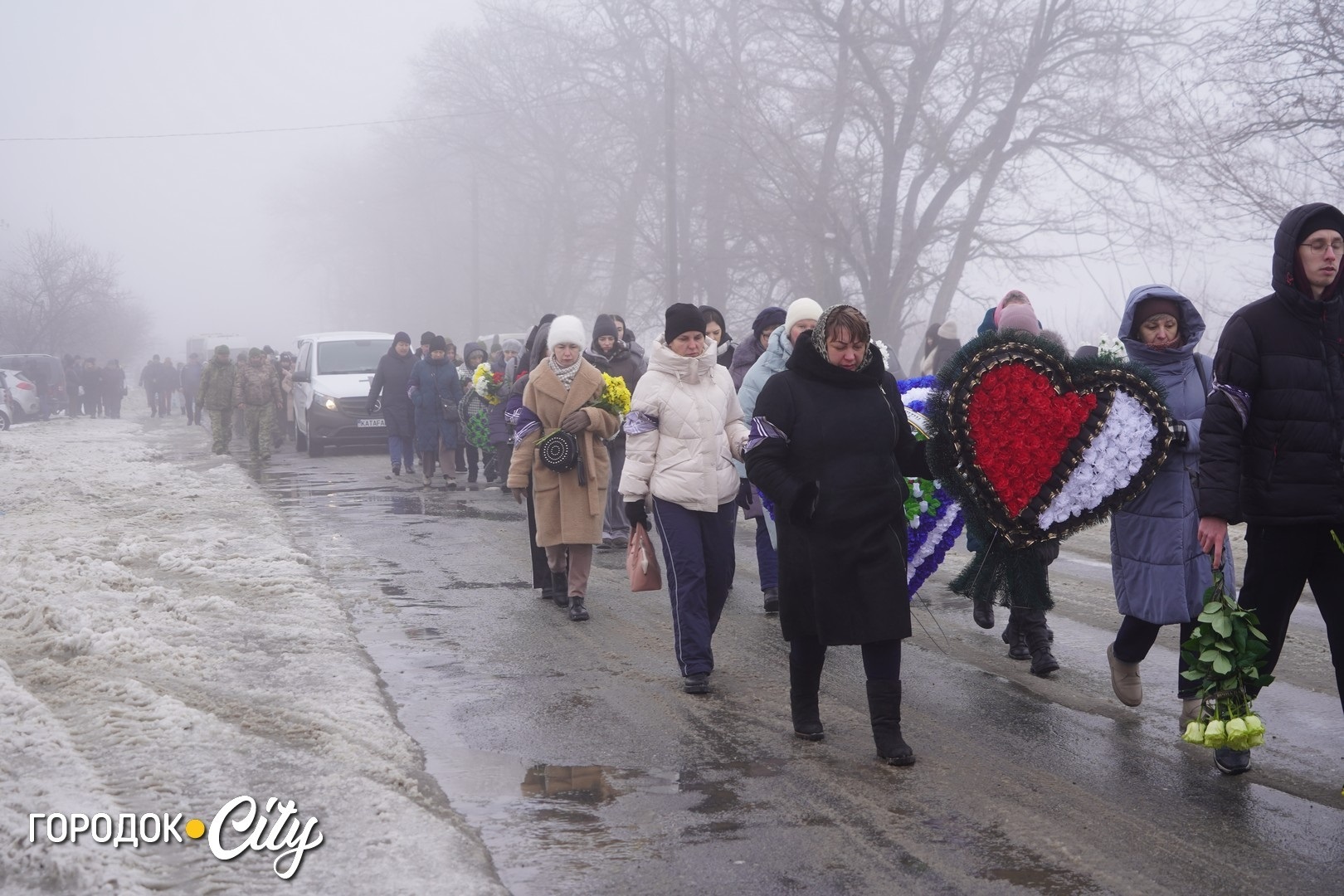 «Була заплакана, ніби відчувала біду»: Городок попрощався з воїном і комунальником Олегом Гриськовим