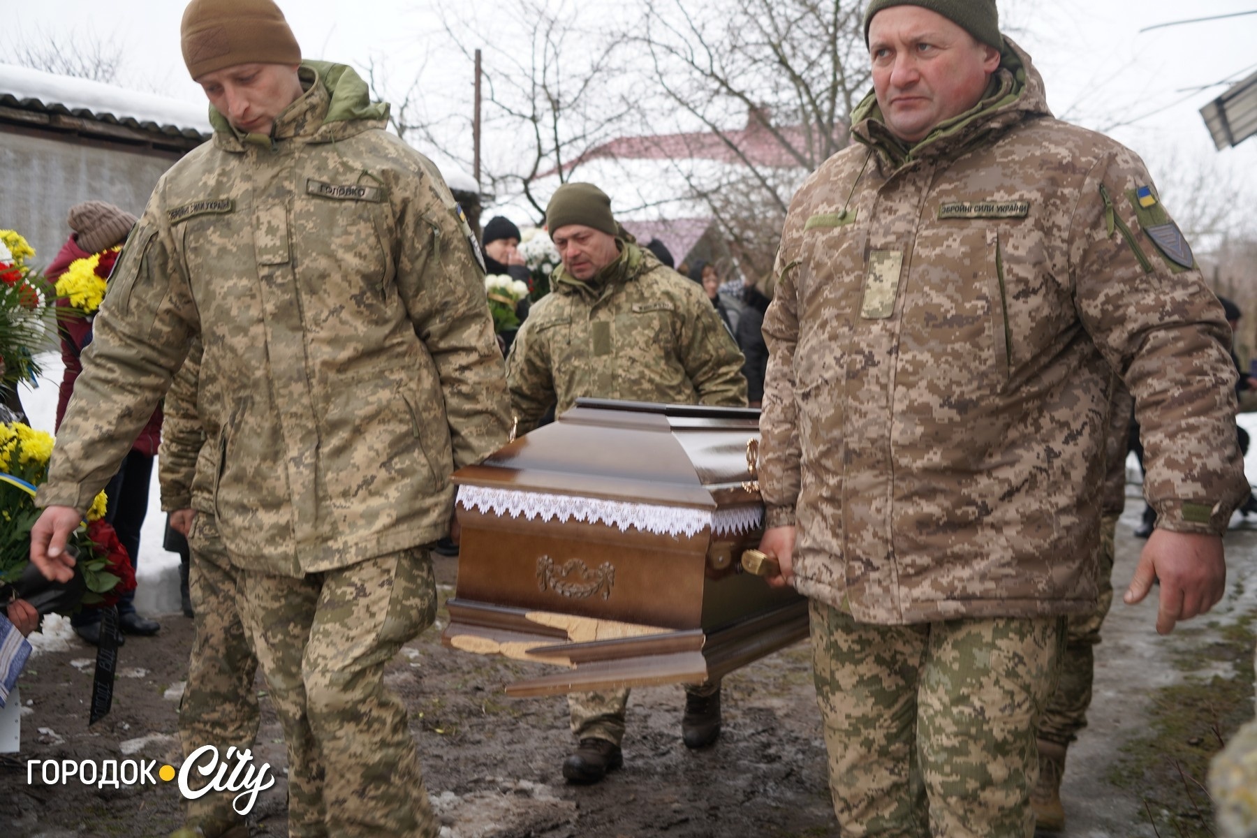 «Не так мали зустрічати…» Сатанів у скорботі попрощався із захисником Володимиром Блажком