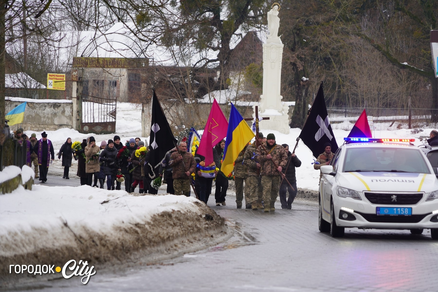 «Не так мали зустрічати…» Сатанів у скорботі попрощався із захисником Володимиром Блажком