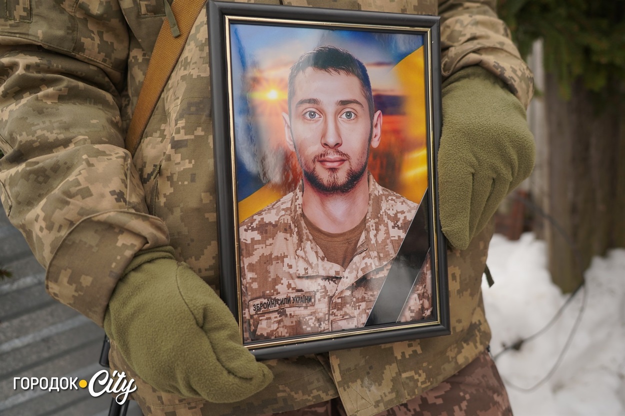 «Один дзвінок і світ зупинився»: громада попрощалася з Андрієм Бардаром, який зник безвісти рік тому