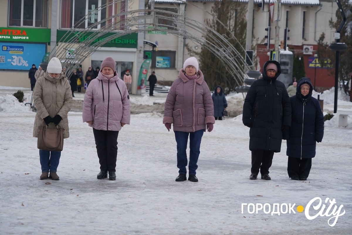 «Наш дім пам’ятає твій голос»: у Городку вшанували памʼять Артема Гончарука