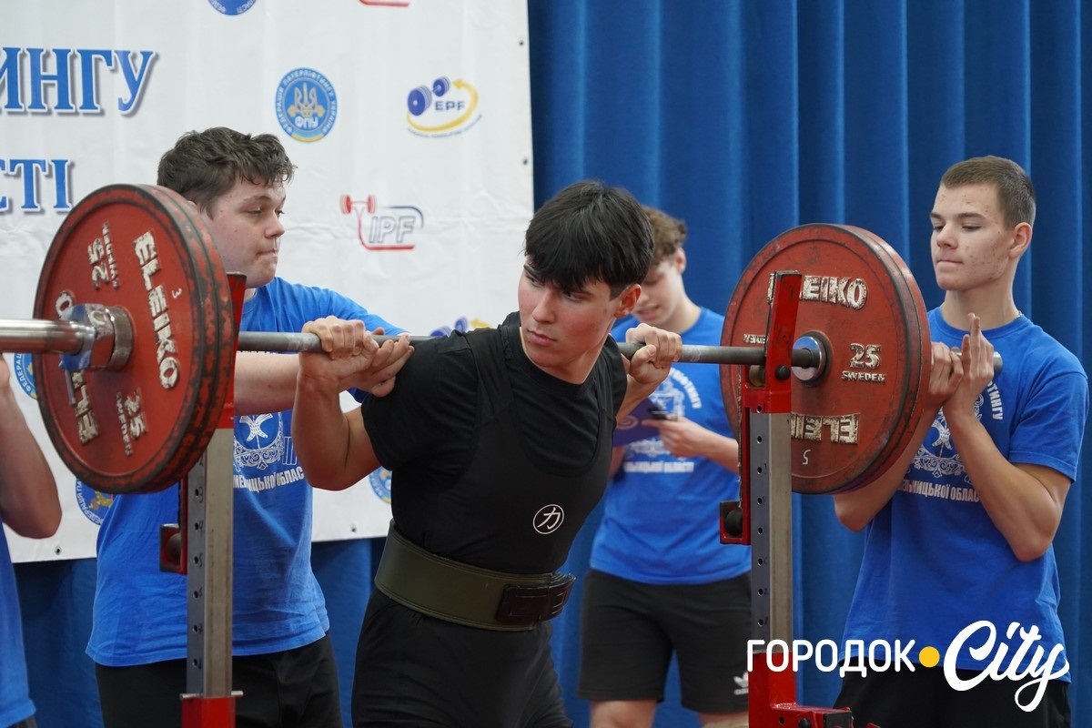 З любов’ю до спорту: у День закоханих у Городку відбулися обласні змагання з пауерліфтингу