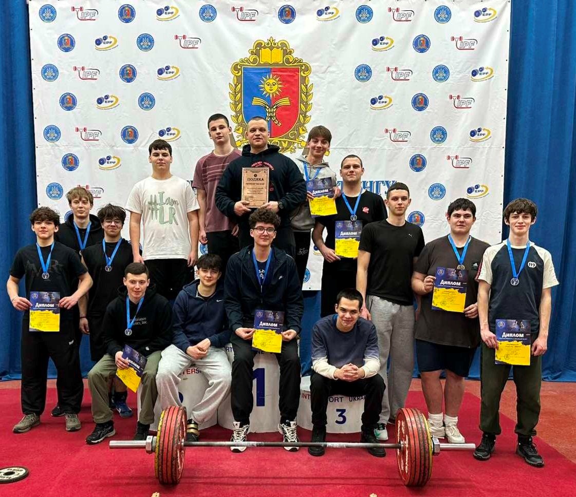 Вихованці спортивного клубу «Епіцентр» з наставником Василем Ретуковим.