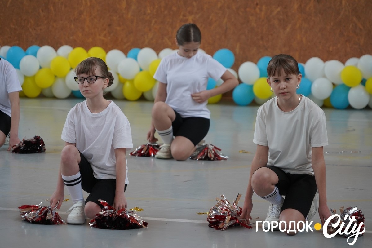Спортивне свято: у Городку обрали черлідерок для участі в обласних змаганнях «Пліч-о-пліч»
